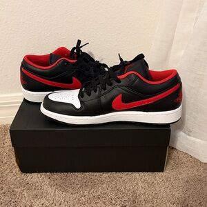 Jordan Low-Top Sneakers - Black/Red/White